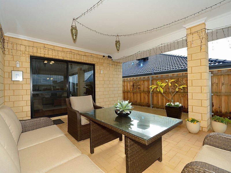 10 Brassii Link, Halls Head WA 6210