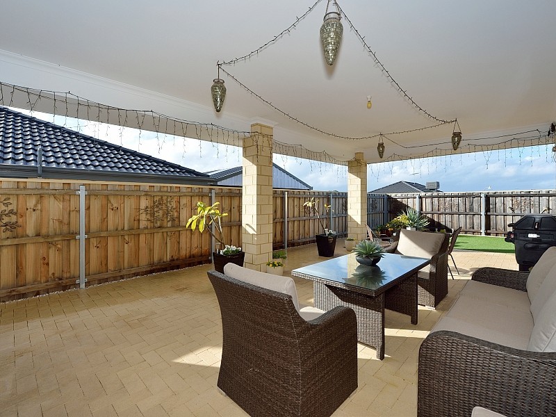 10 Brassii Link, Halls Head WA 6210