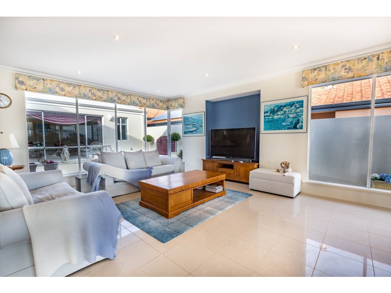 14 Bermuda Place, Halls Head WA 6210