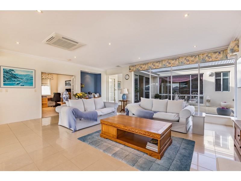 14 Bermuda Place, Halls Head WA 6210