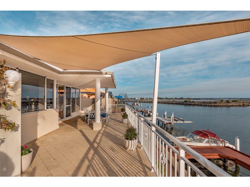 14 Bermuda Place, Halls Head WA 6210