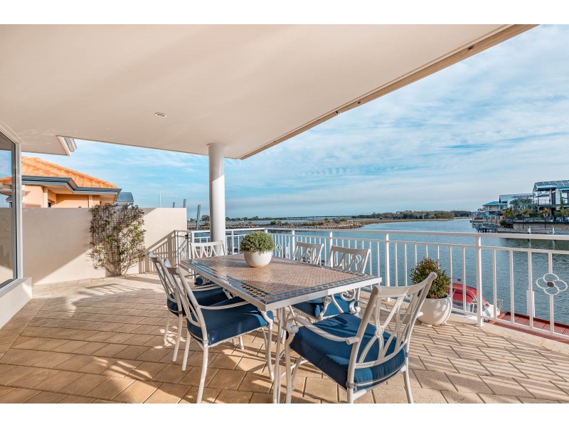 14 Bermuda Place, Halls Head WA 6210