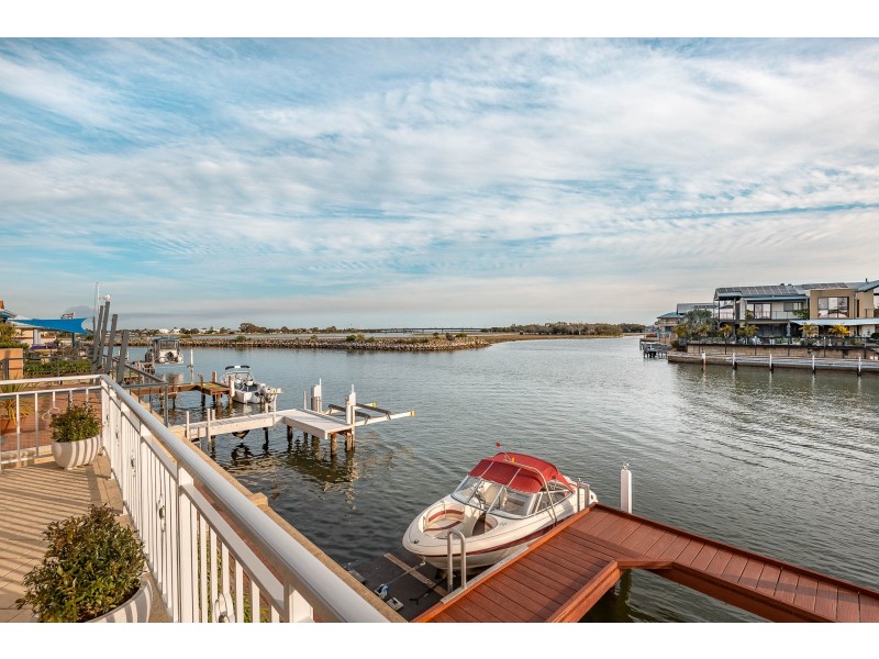 14 Bermuda Place, Halls Head WA 6210