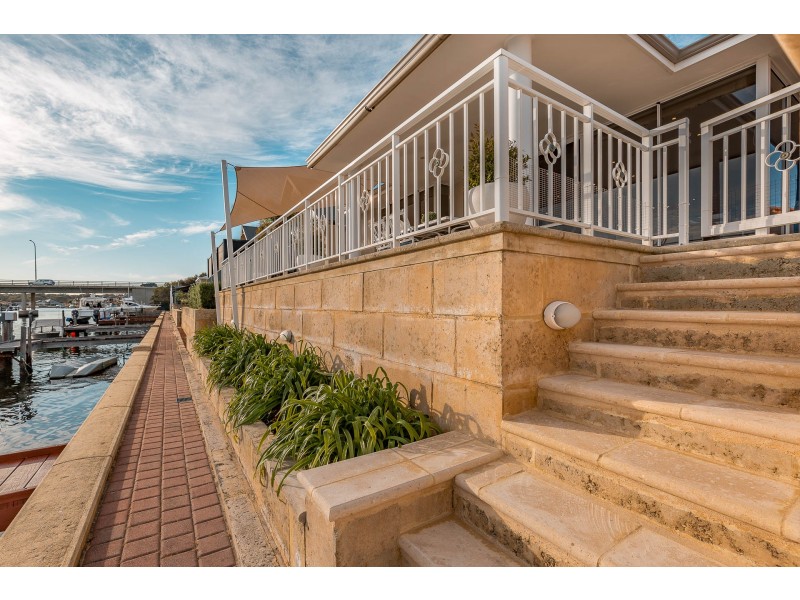 14 Bermuda Place, Halls Head WA 6210