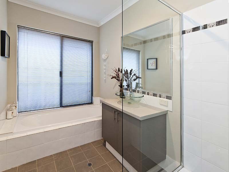 10 Orania Pass, Halls Head WA 6210