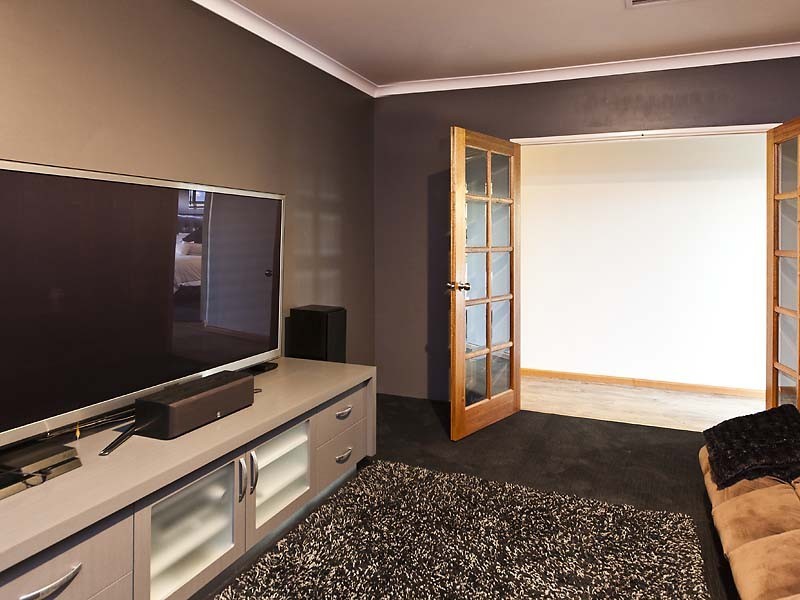 10 Orania Pass, Halls Head WA 6210