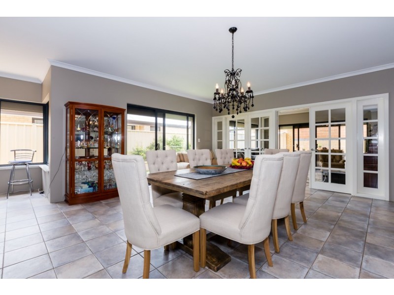 16 Arpenteur Turn, Madora Bay WA 6210