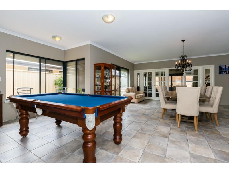 16 Arpenteur Turn, Madora Bay WA 6210