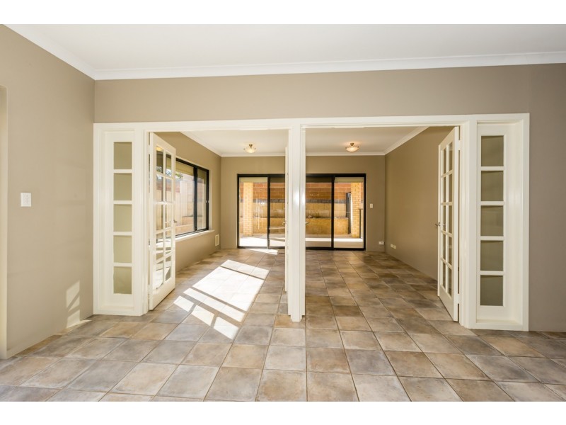 16 Arpenteur Turn, Madora Bay WA 6210