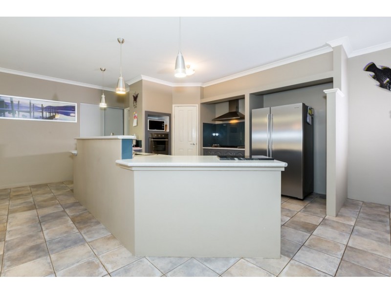 16 Arpenteur Turn, Madora Bay WA 6210