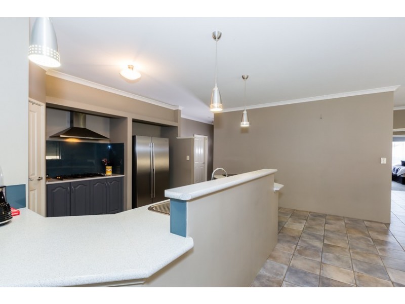 16 Arpenteur Turn, Madora Bay WA 6210