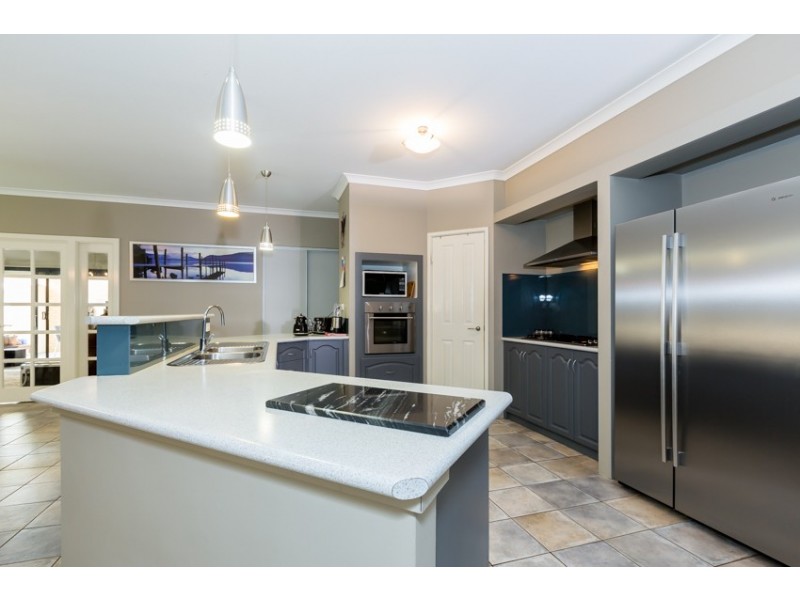 16 Arpenteur Turn, Madora Bay WA 6210