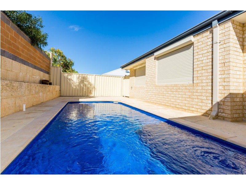 16 Arpenteur Turn, Madora Bay WA 6210