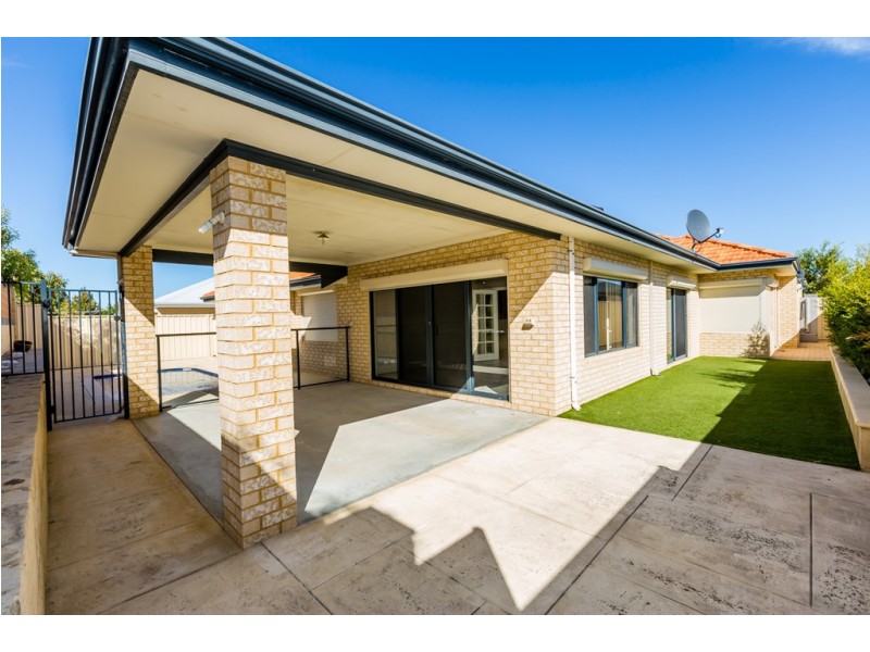 16 Arpenteur Turn, Madora Bay WA 6210
