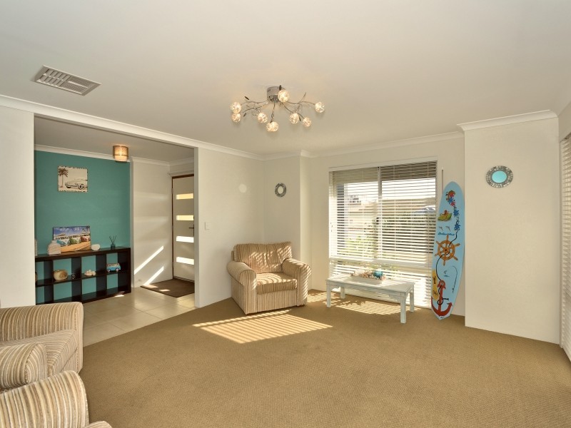 271 Peelwood Parade, Halls Head WA 6210