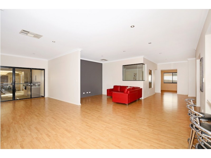 14 Albina Chase, Lakelands WA 6180