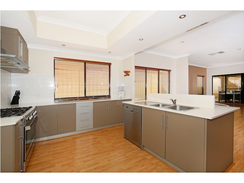 14 Albina Chase, Lakelands WA 6180