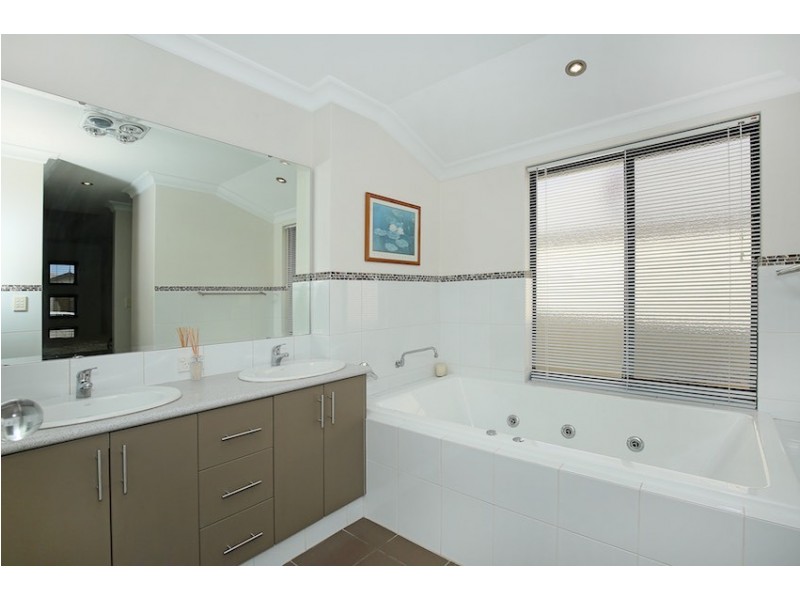 14 Albina Chase, Lakelands WA 6180