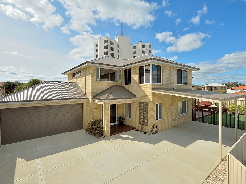 14A Valley Road, Halls Head WA 6210