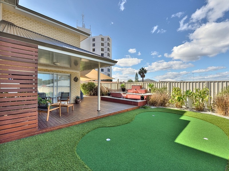 14A Valley Road, Halls Head WA 6210