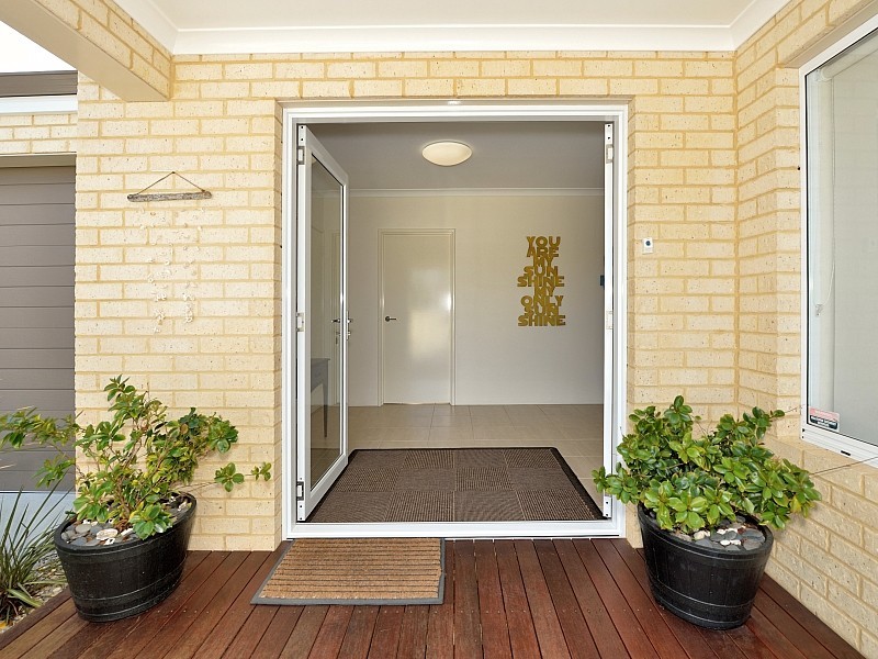 14A Valley Road, Halls Head WA 6210