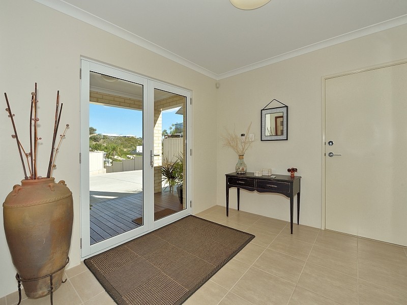 14A Valley Road, Halls Head WA 6210