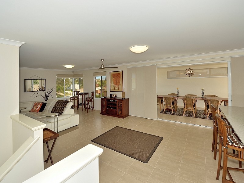 14A Valley Road, Halls Head WA 6210