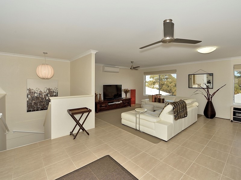 14A Valley Road, Halls Head WA 6210