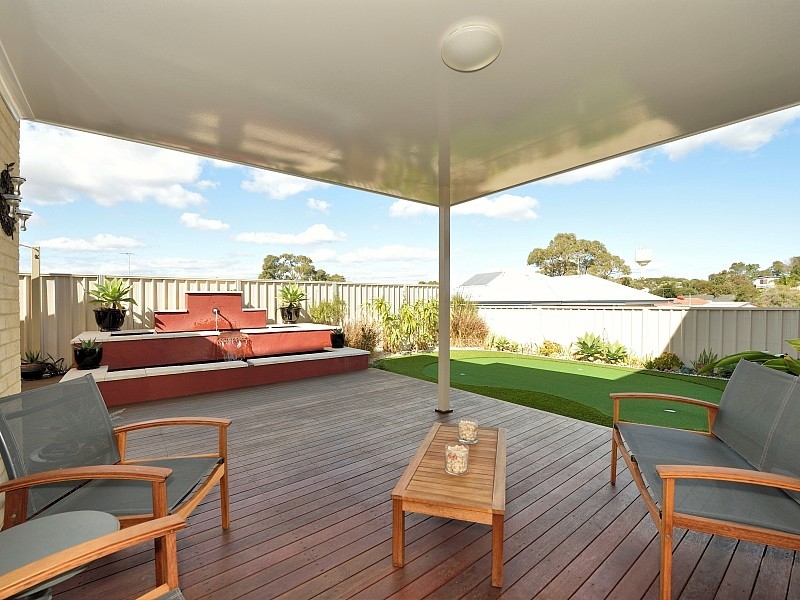 14A Valley Road, Halls Head WA 6210