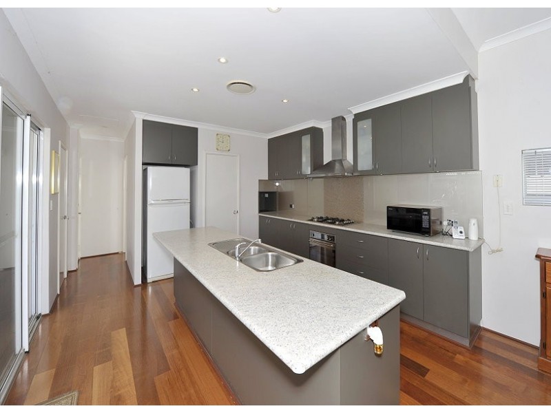 121 Darwin Terrace, Dudley Park WA 6210