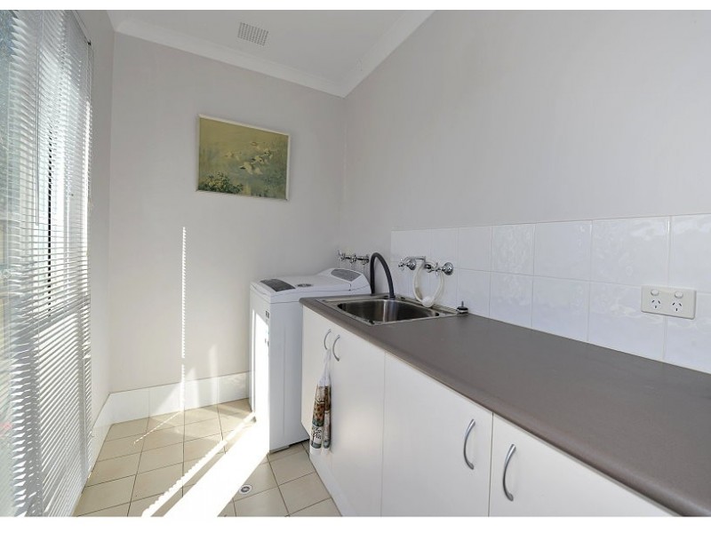 121 Darwin Terrace, Dudley Park WA 6210