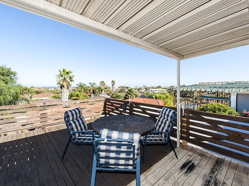 32A Scrivener Place, Halls Head WA 6210