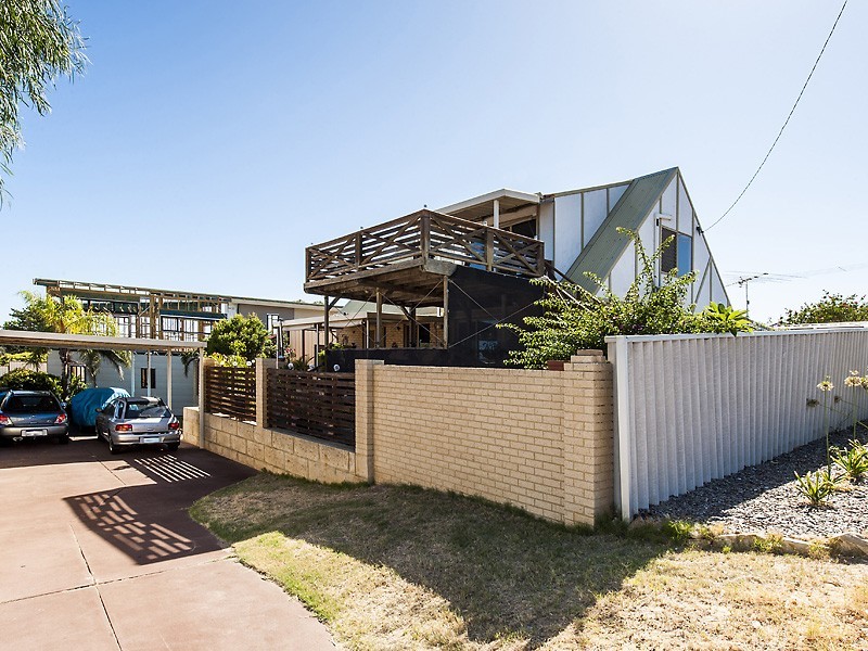 32A Scrivener Place, Halls Head WA 6210