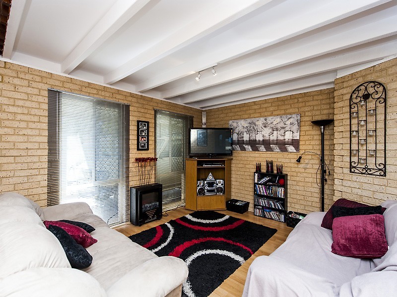 32A Scrivener Place, Halls Head WA 6210