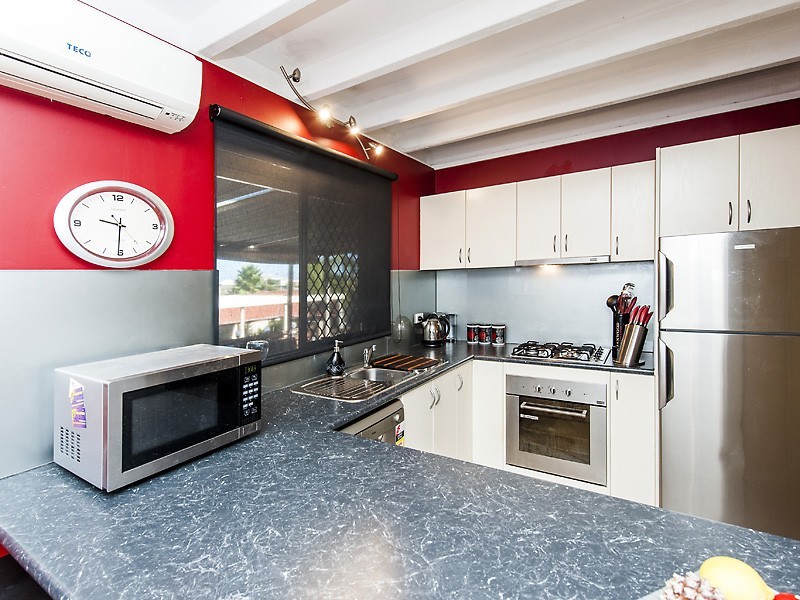 32A Scrivener Place, Halls Head WA 6210