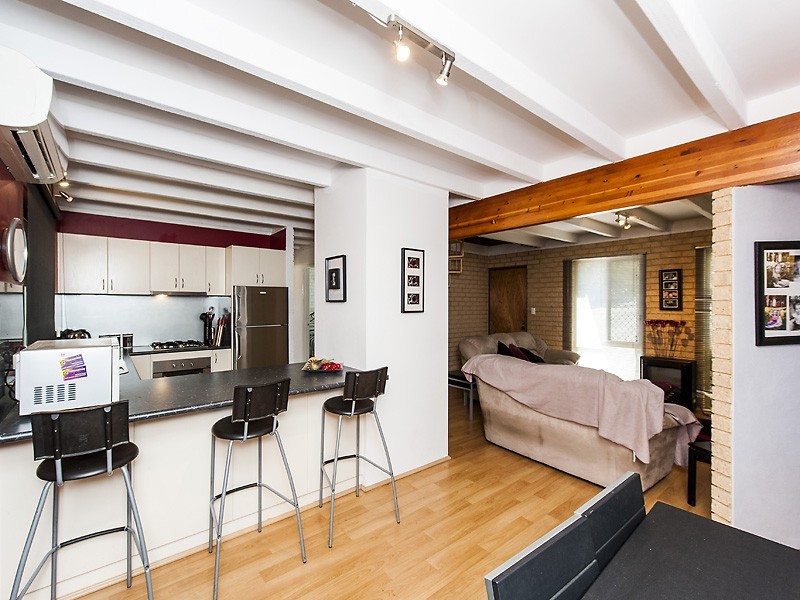 32A Scrivener Place, Halls Head WA 6210