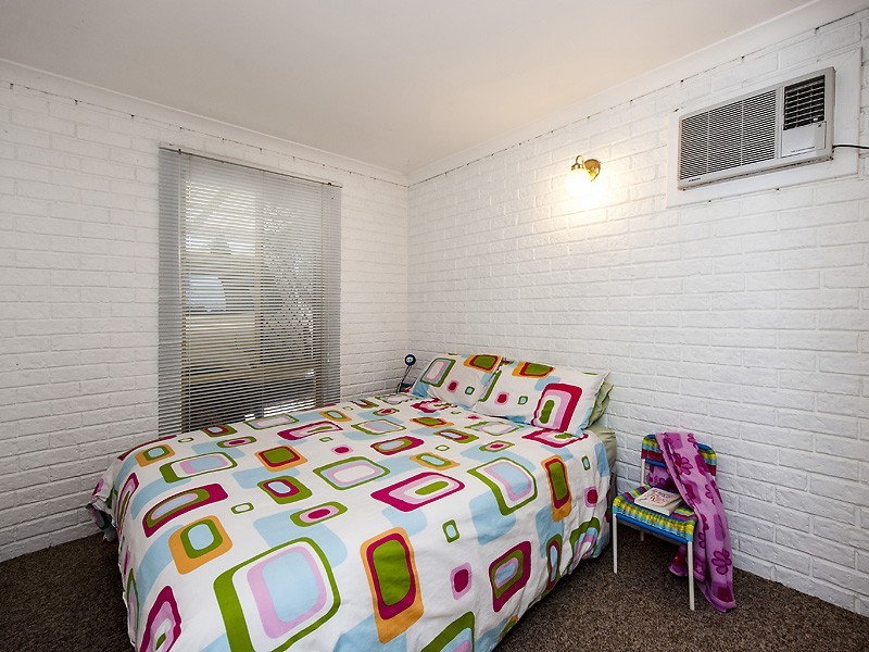 32A Scrivener Place, Halls Head WA 6210