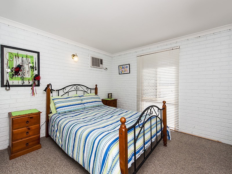 32A Scrivener Place, Halls Head WA 6210