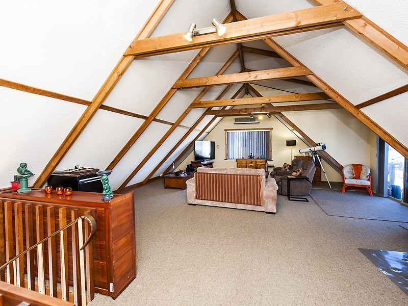 32A Scrivener Place, Halls Head WA 6210