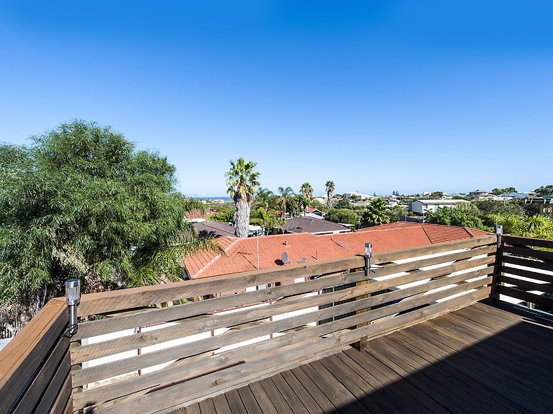 32A Scrivener Place, Halls Head WA 6210