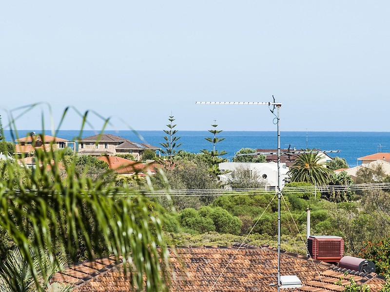 32A Scrivener Place, Halls Head WA 6210