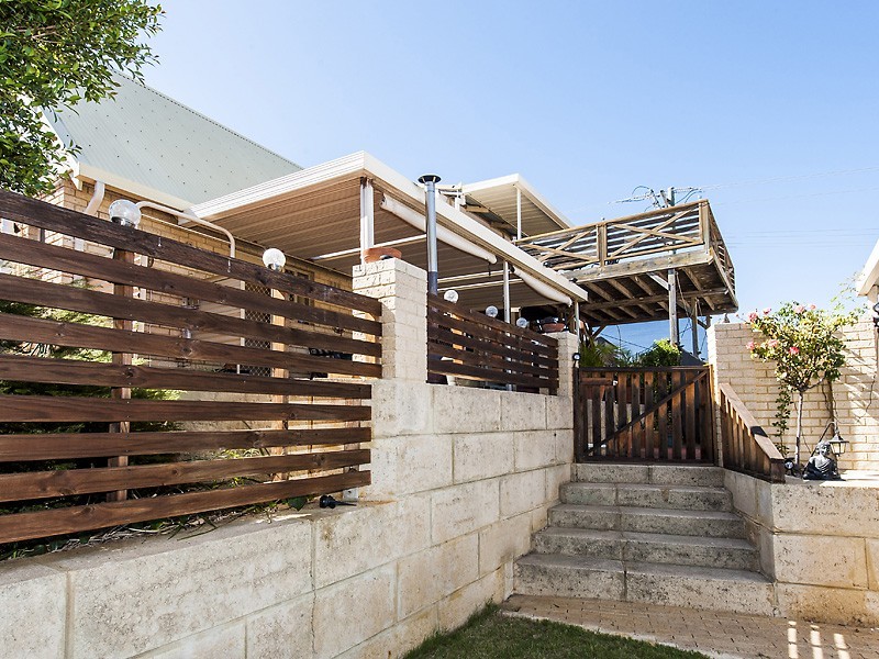 32A Scrivener Place, Halls Head WA 6210