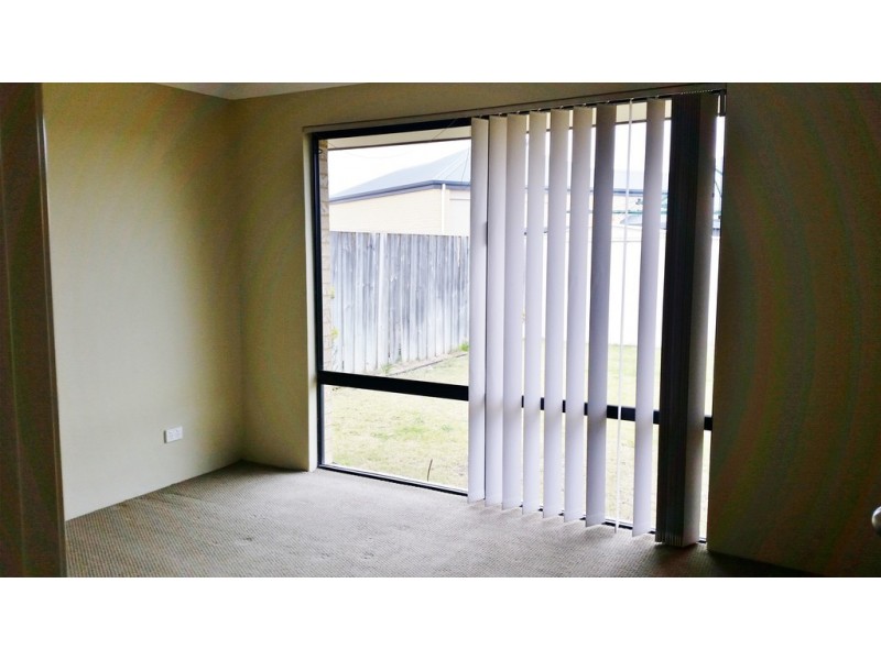 42 Carissa Turn, Halls Head WA 6210