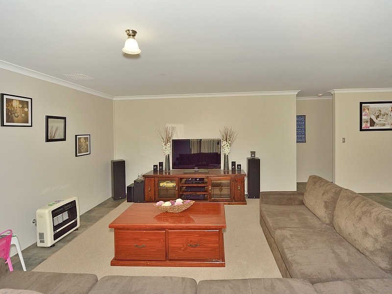 21 Highcliffe Circle, Lakelands WA 6180