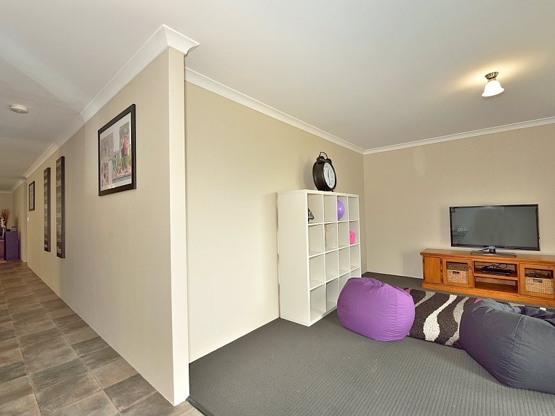 21 Highcliffe Circle, Lakelands WA 6180