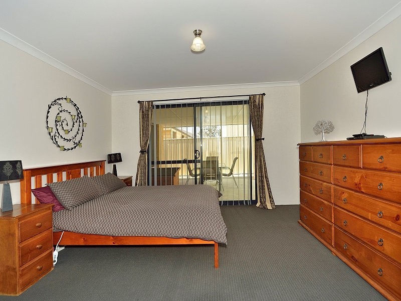 21 Highcliffe Circle, Lakelands WA 6180