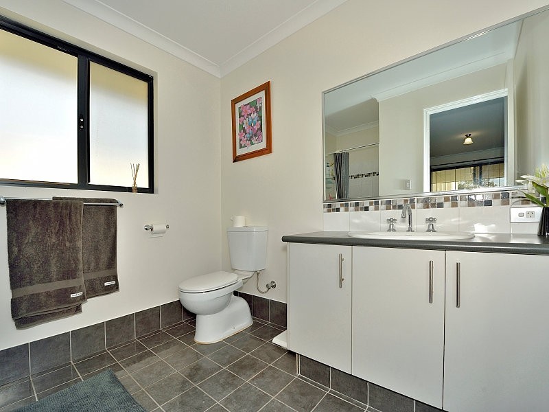 21 Highcliffe Circle, Lakelands WA 6180