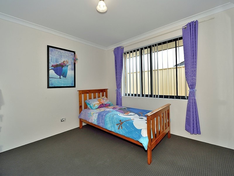 21 Highcliffe Circle, Lakelands WA 6180