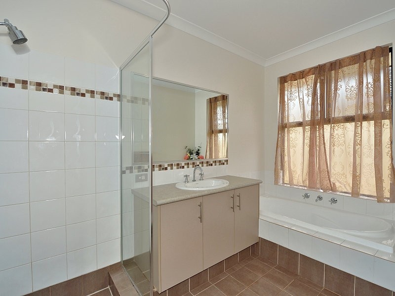 21 Highcliffe Circle, Lakelands WA 6180