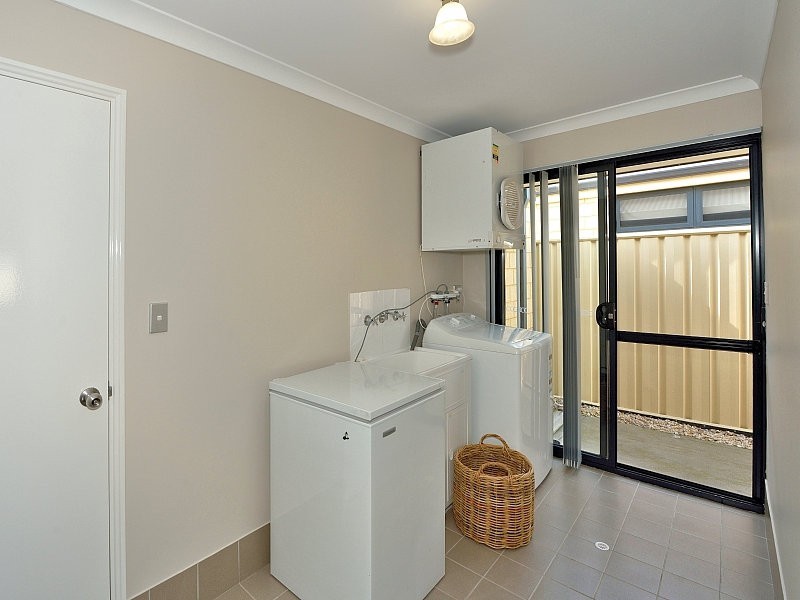 21 Highcliffe Circle, Lakelands WA 6180